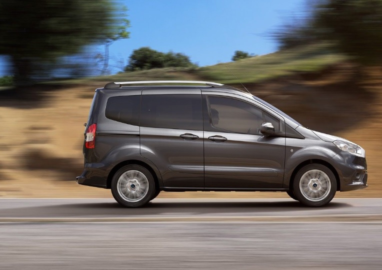Ford Tourneo Courier 1.5 TDCi 100 HP Deluxe